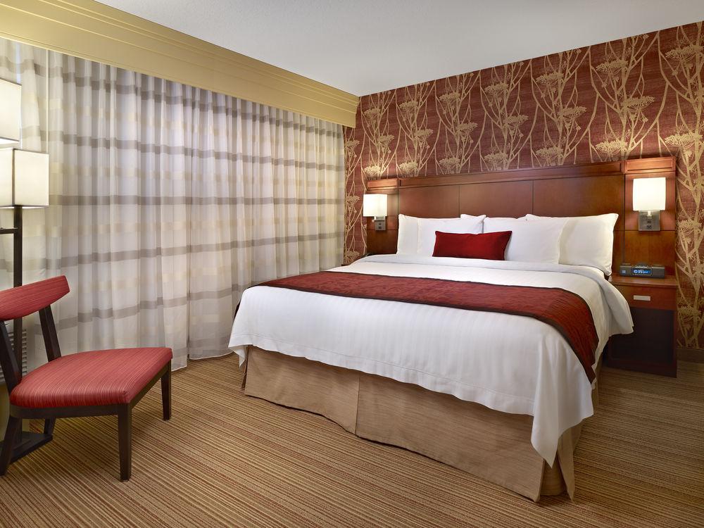 Courtyard By Marriott Edmonton West Hotel Ngoại thất bức ảnh