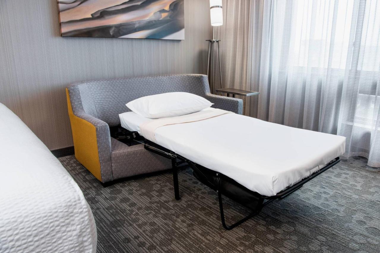 Courtyard By Marriott Edmonton West Hotel Ngoại thất bức ảnh