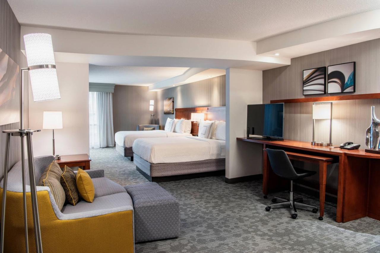 Courtyard By Marriott Edmonton West Hotel Ngoại thất bức ảnh
