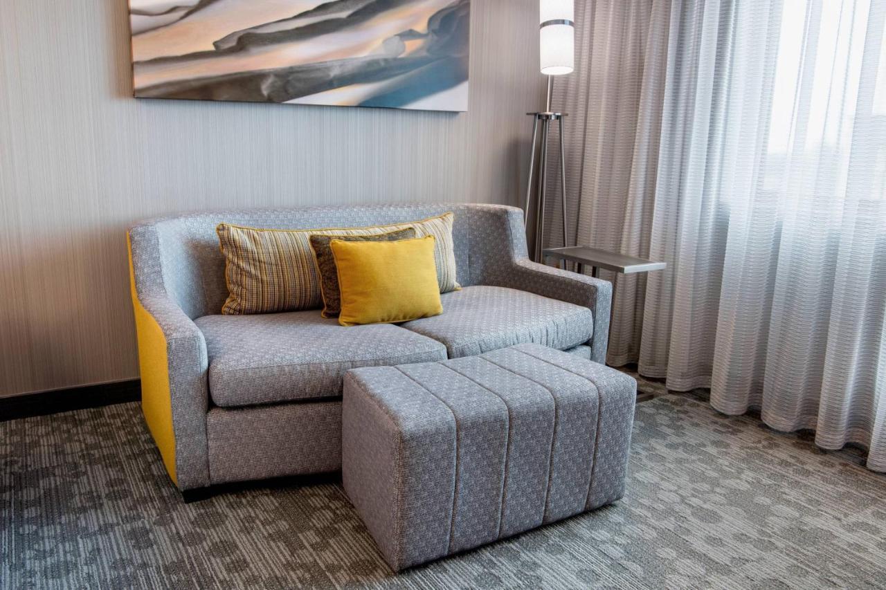 Courtyard By Marriott Edmonton West Hotel Ngoại thất bức ảnh