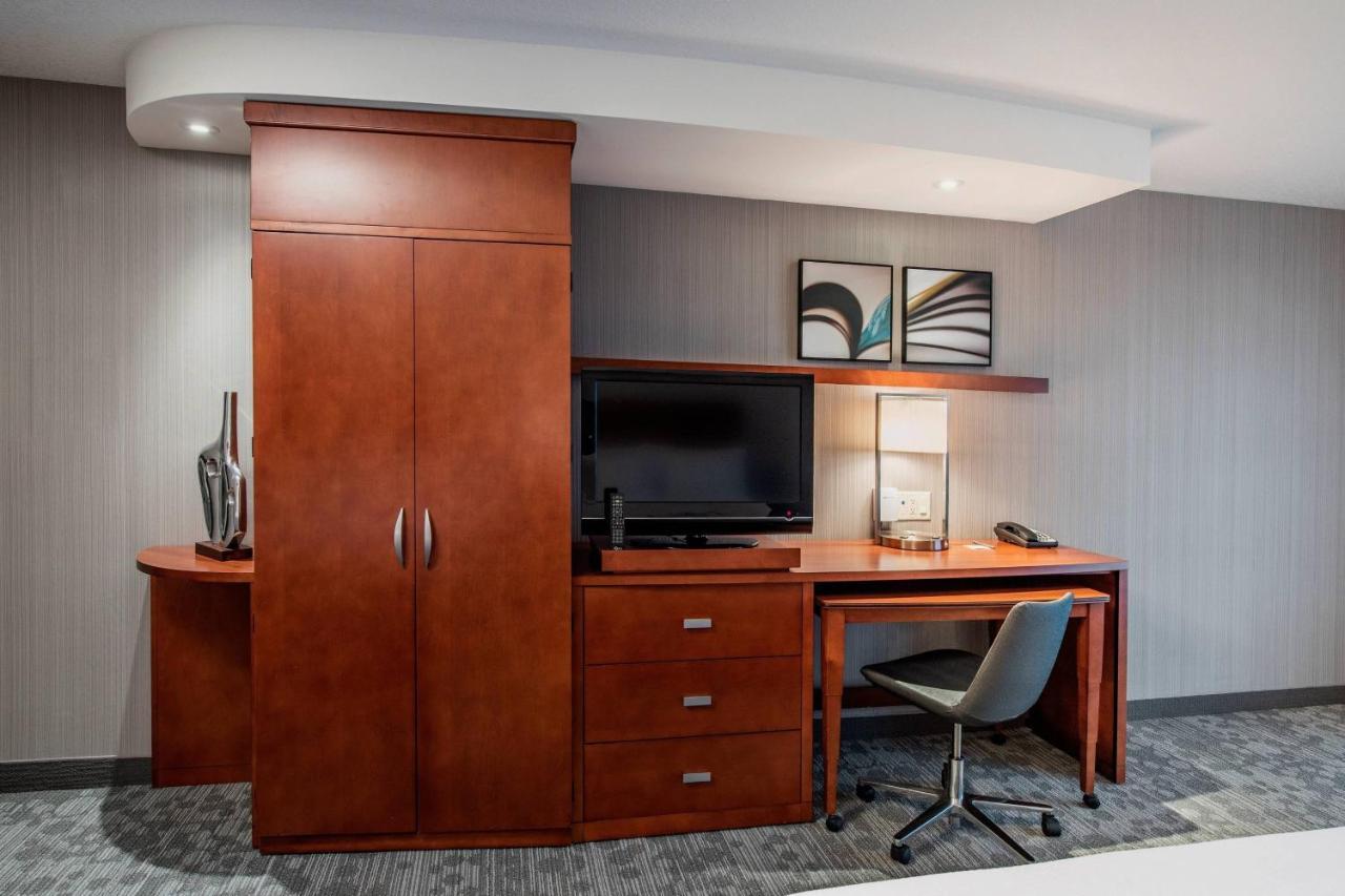 Courtyard By Marriott Edmonton West Hotel Ngoại thất bức ảnh