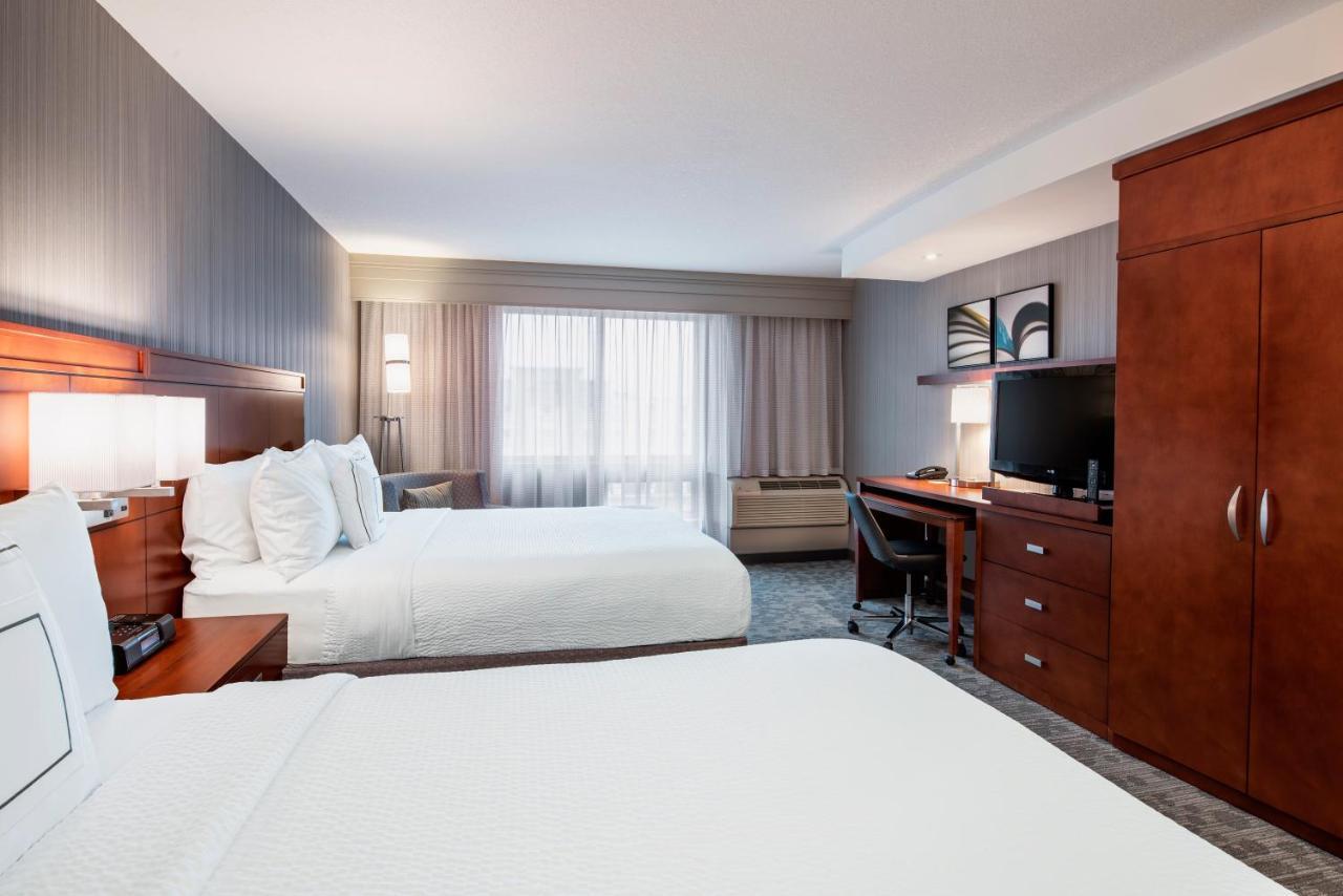 Courtyard By Marriott Edmonton West Hotel Ngoại thất bức ảnh
