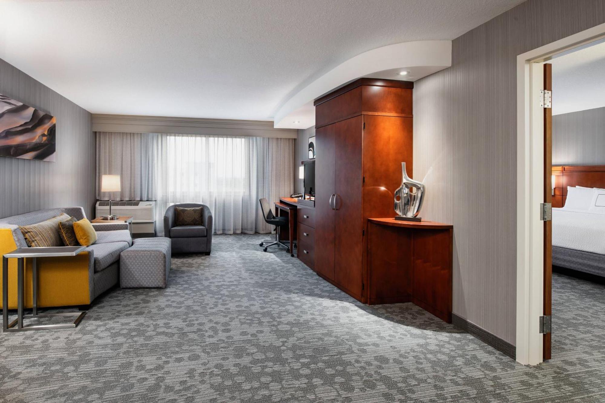 Courtyard By Marriott Edmonton West Hotel Ngoại thất bức ảnh