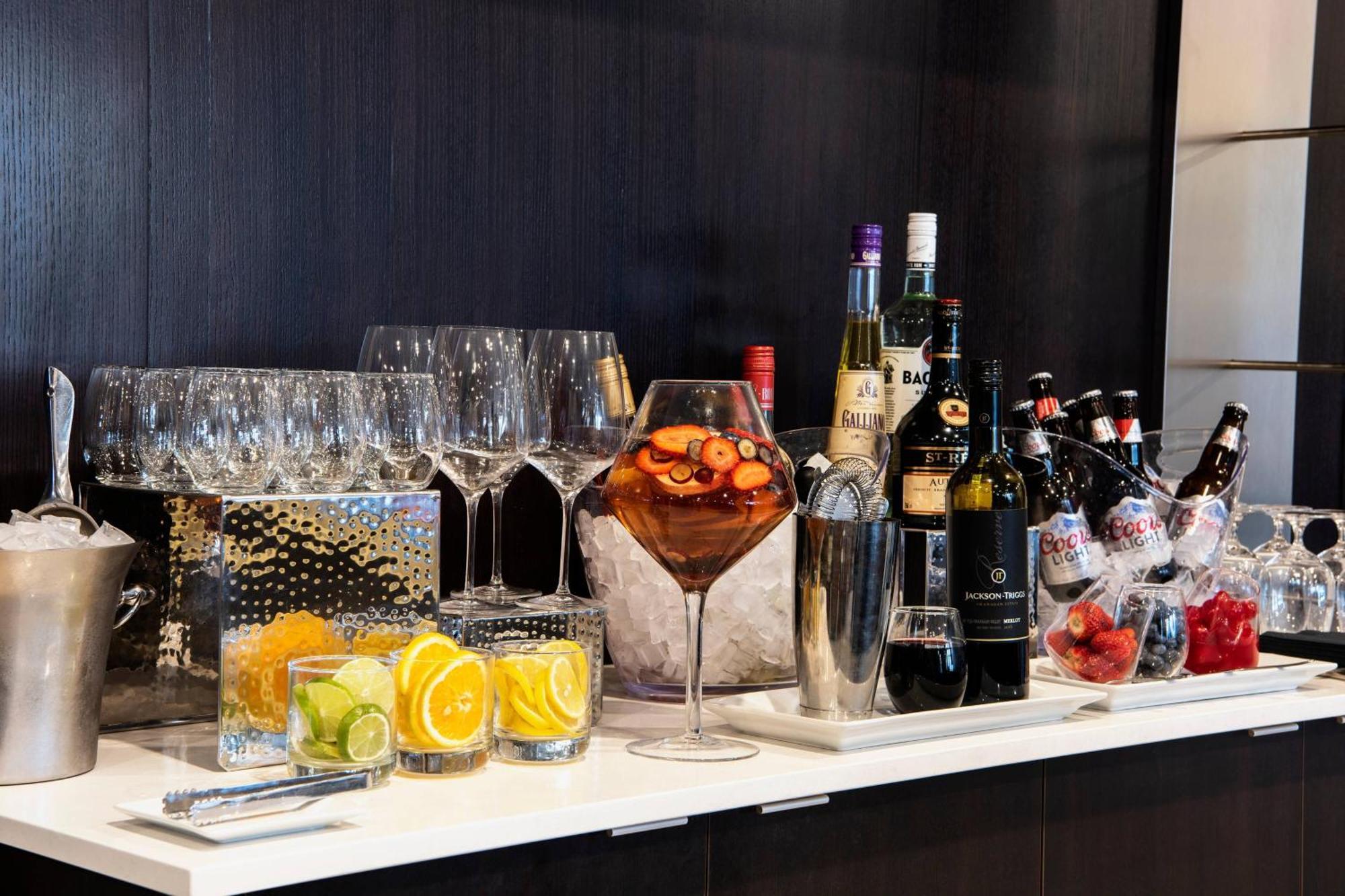 Courtyard By Marriott Edmonton West Hotel Ngoại thất bức ảnh