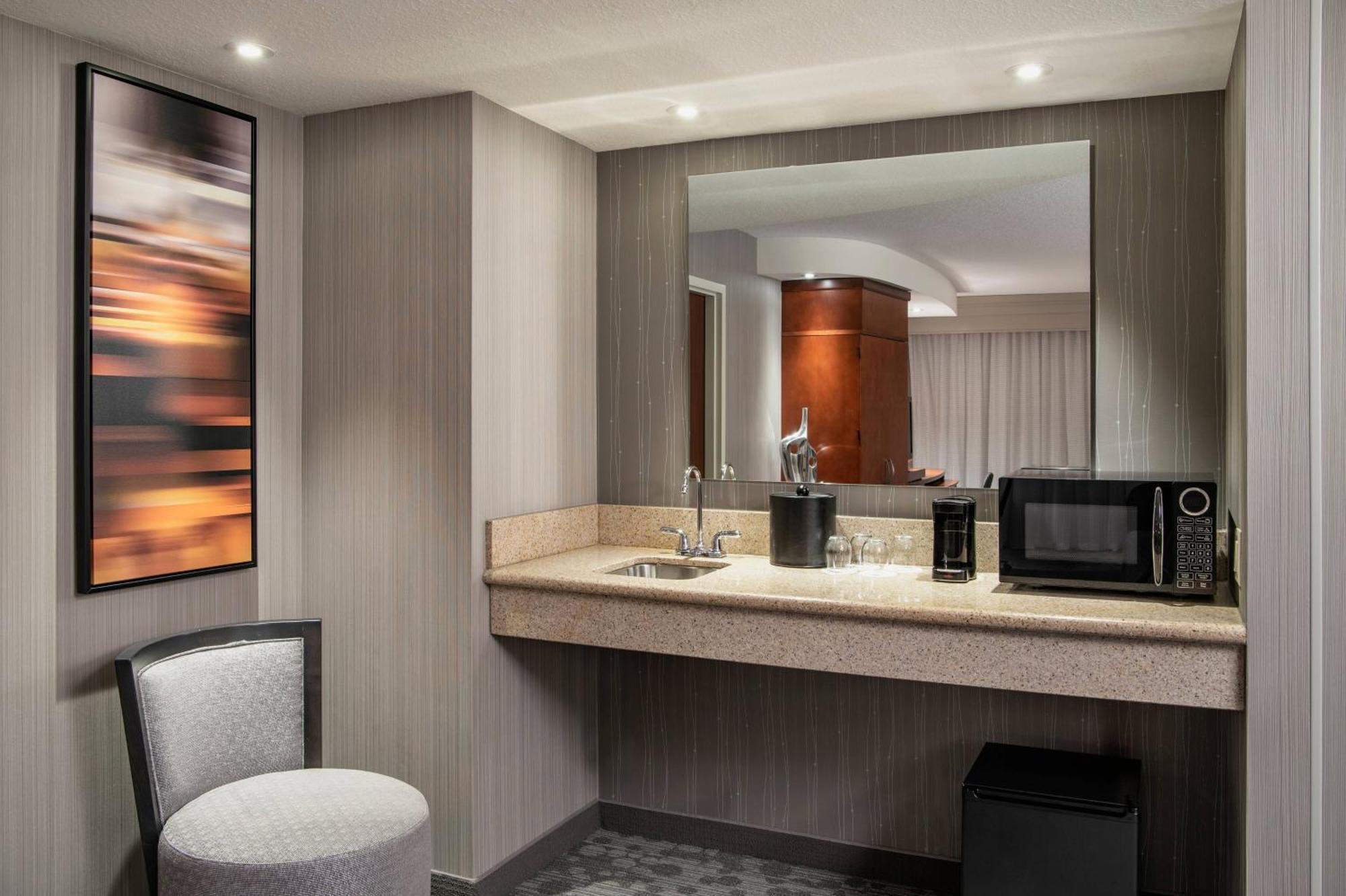 Courtyard By Marriott Edmonton West Hotel Ngoại thất bức ảnh