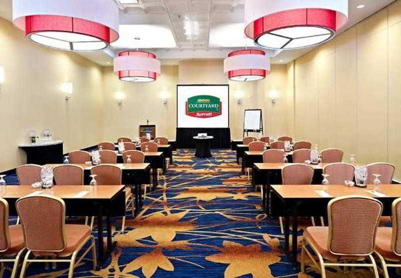 Courtyard By Marriott Edmonton West Hotel Ngoại thất bức ảnh