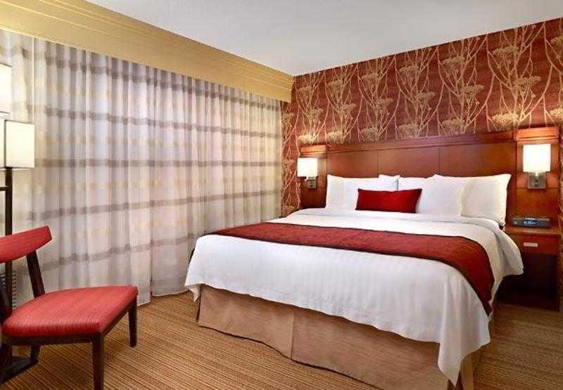 Courtyard By Marriott Edmonton West Hotel Ngoại thất bức ảnh