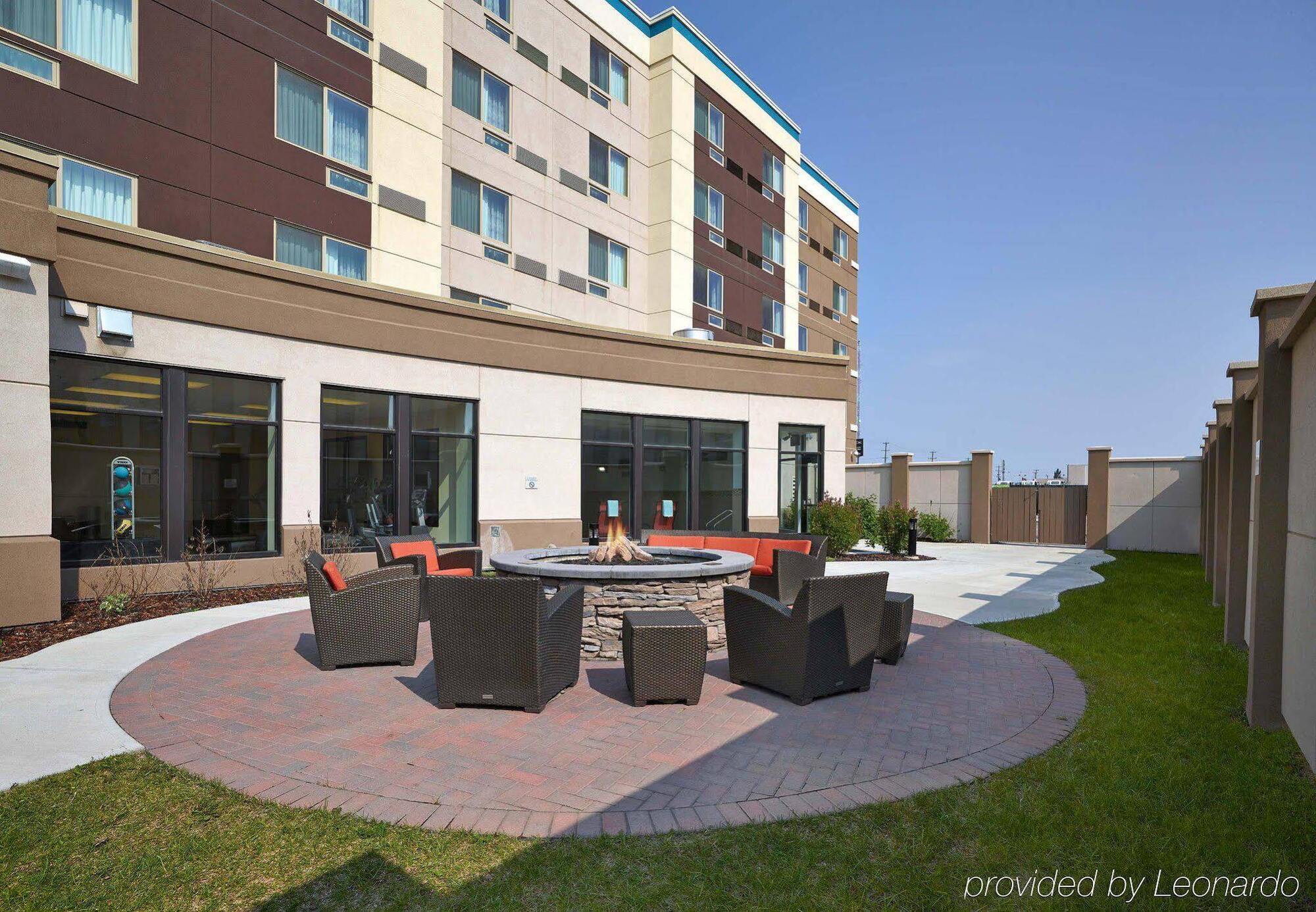 Courtyard By Marriott Edmonton West Hotel Ngoại thất bức ảnh