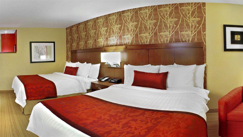 Courtyard By Marriott Edmonton West Hotel Ngoại thất bức ảnh
